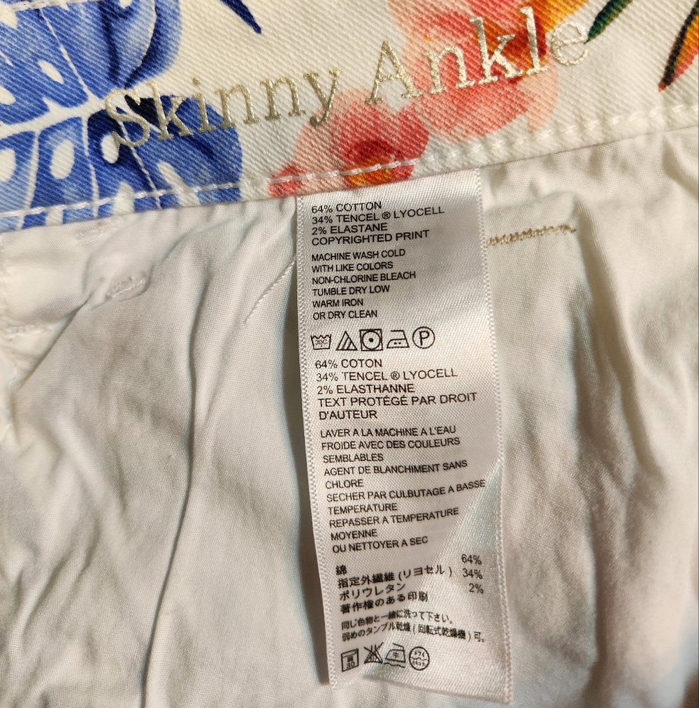 Tommy Bahama Tropical Floral Jeans - Picture 9 of 10